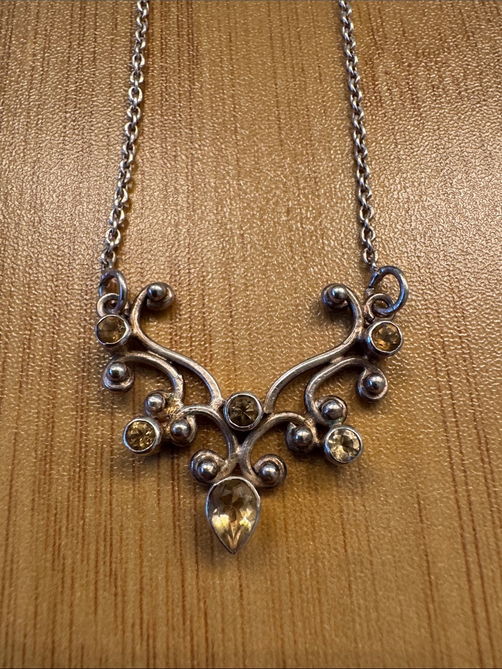 Citrine necklace in sterling silver.